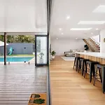 Coastal-Country Family Haven In Currumbin Pool Spa