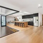 Coastal-Country Family Haven In Currumbin Pool Spa