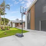 Coastal-Country Family Haven In Currumbin Pool Spa