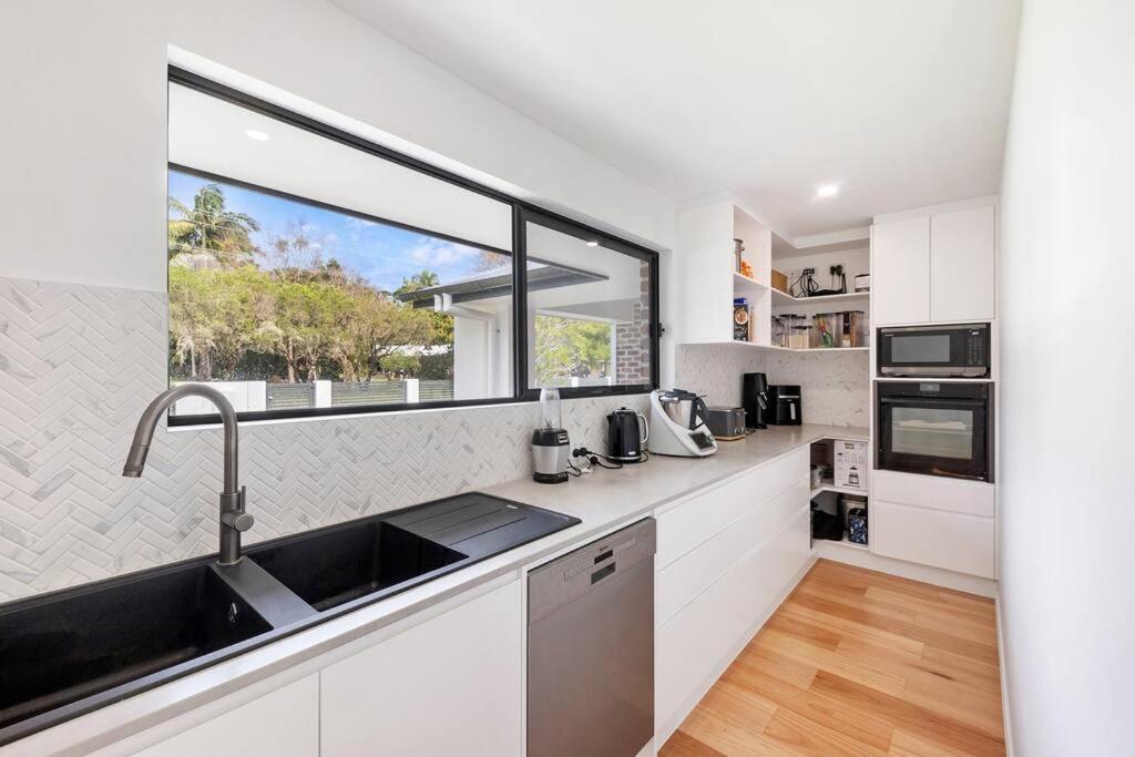Coastal-country Family Haven In Currumbin Pool *
