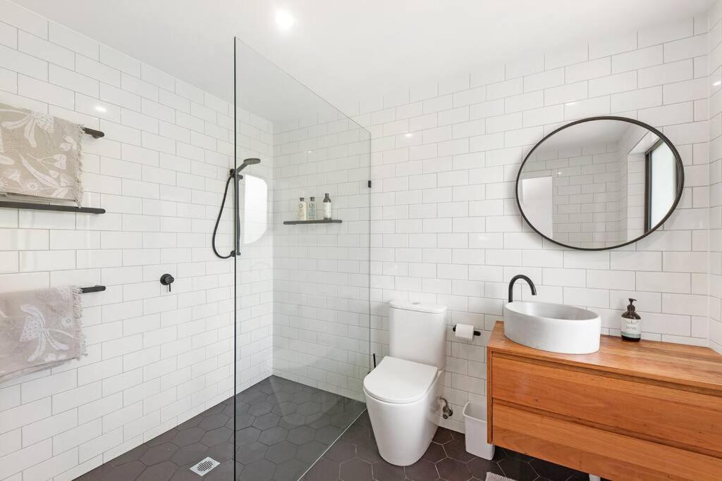 Coastal-country Family Haven In Currumbin Pool Gold Coast
