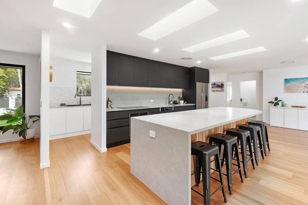 Coastal-country Family Haven In Currumbin Pool