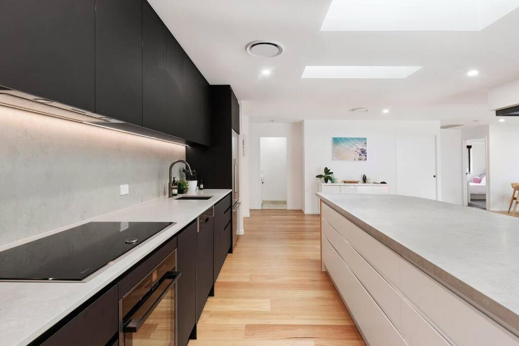 Coastal-country Family Haven In Currumbin Pool