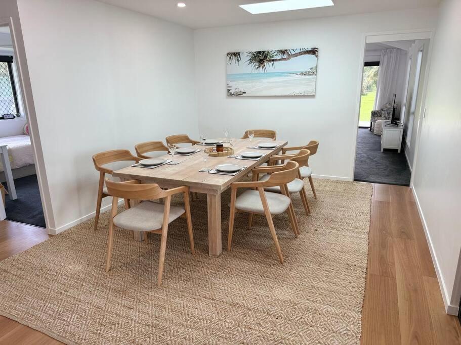Coastal-country Family Haven In Currumbin Pool