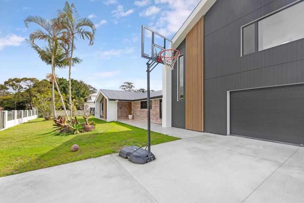 Coastal-country Family Haven In Currumbin Pool *