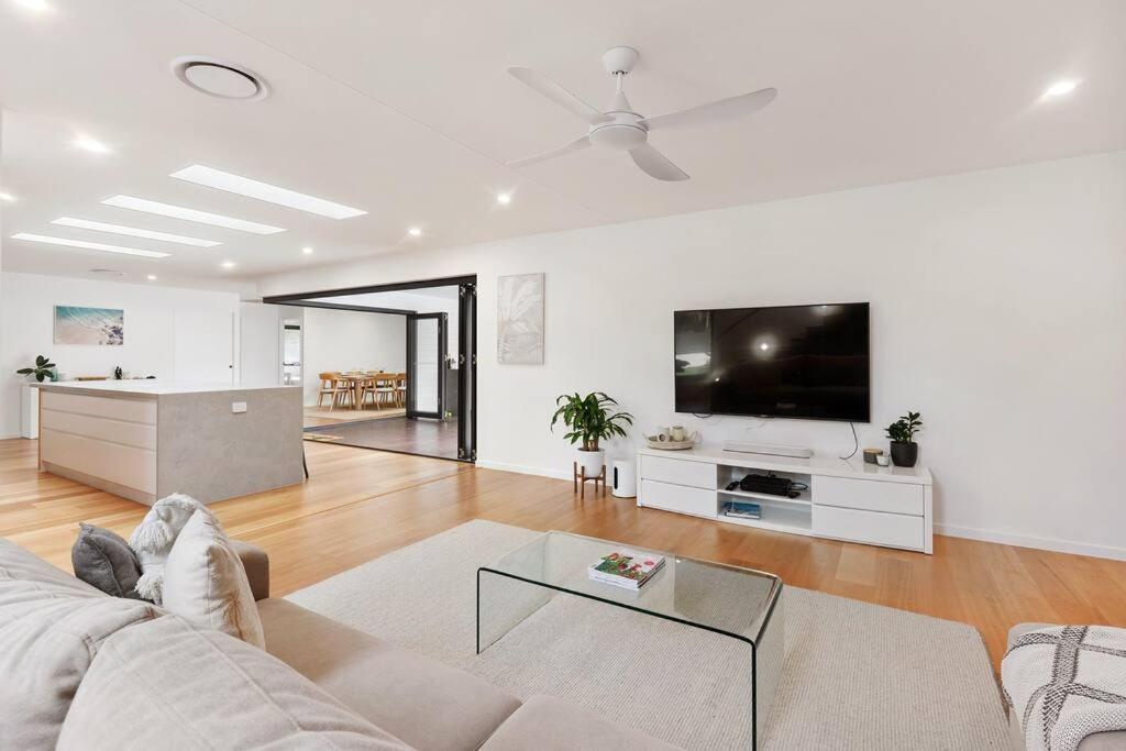 Coastal-country Family Haven In Currumbin Pool Holiday home Gold Coast