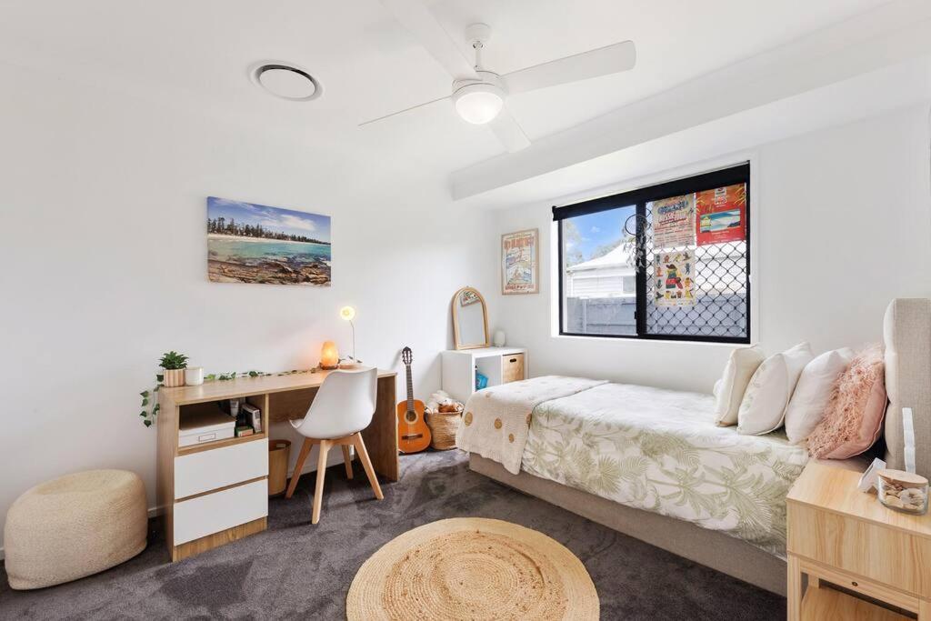 Coastal-country Family Haven In Currumbin Pool