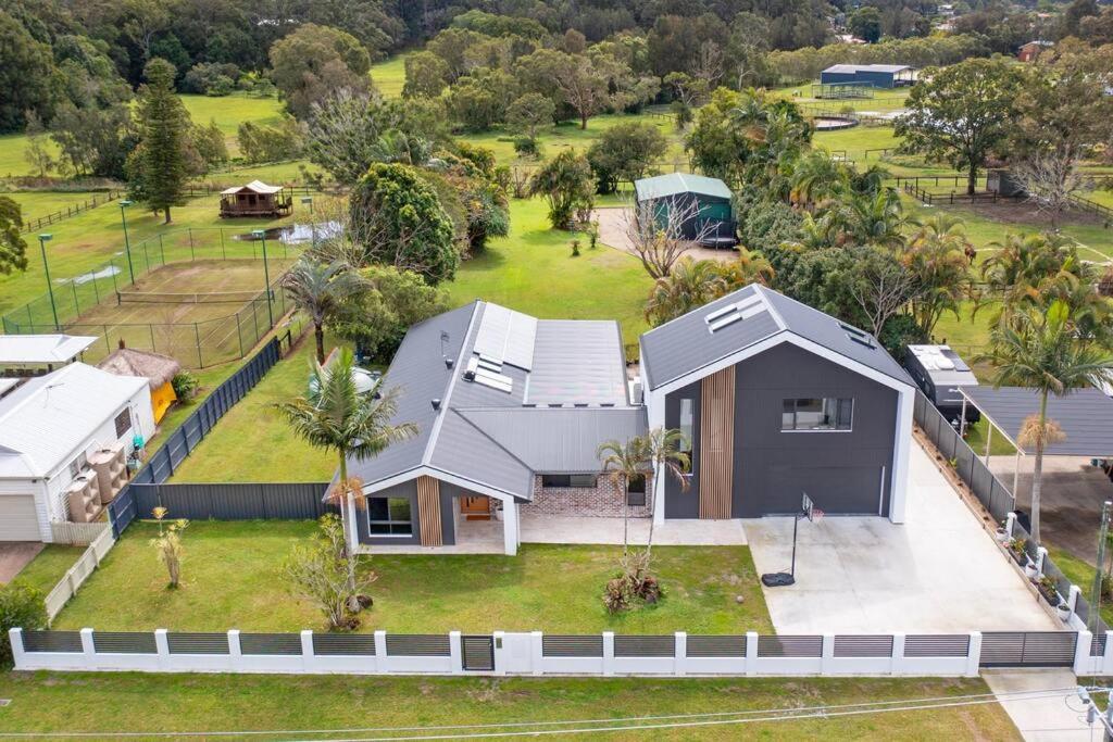 Coastal-country Family Haven In Currumbin Pool Gold Coast